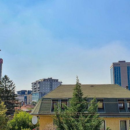 Zogu Apartments - Downtown Pristina Exteriör bild