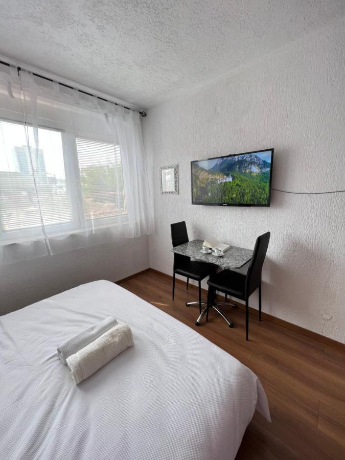 Zogu Apartments - Downtown Pristina Exteriör bild